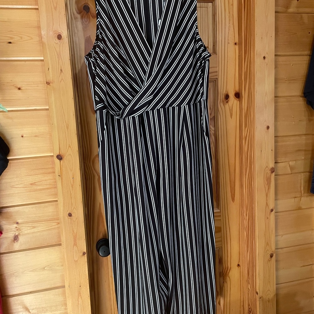 Striped sleeveless romper/jumpsuit
